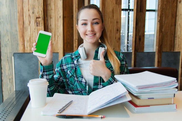 pexels-anastasiya-gepp-1462631 Apply for college