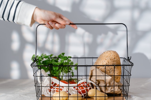 pexels-tima-miroshnichenko-7879835 Get groceries for free